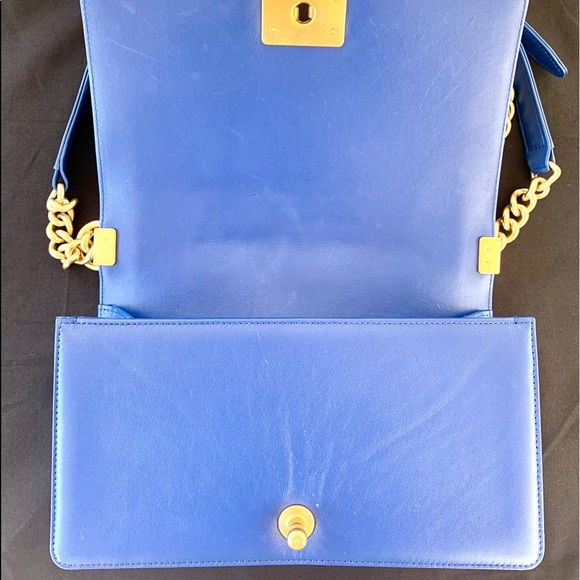 CHANEL Medium Boy Bag - Picture 10 of 13